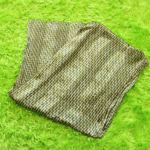 Green Geometric Rectangular Scarf - Picture 5 of 5